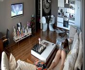 На животике лежит киску мастурбирует